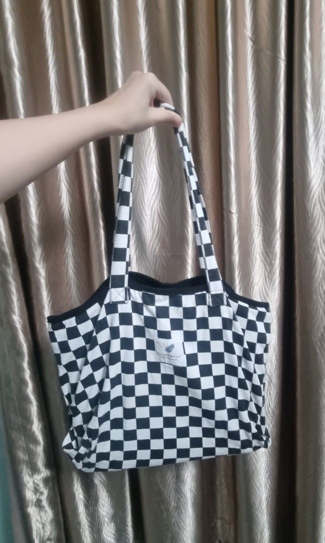 Checkered tote bag shop
