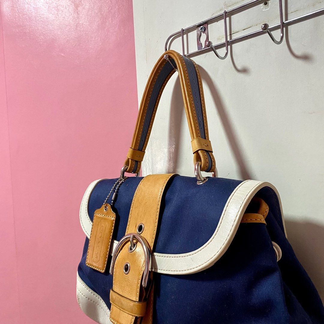 Coach Diasy Soho Bag (Category: Luxury Bags & Wallets) located in Batangas. Submitted by avery.declutter (Listing ID 1287399082, Image 3). Description: Coach Daisy Soho 🩵 • Rare Color • Rare find • Hardware: Silver • RANK AB • Ready to use.