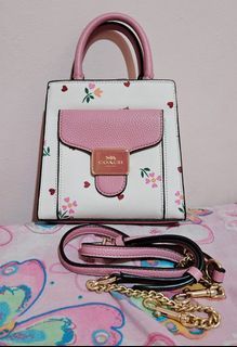 Coach Mini Pepper
Crossbody with Heart Petal Print with free Wallet