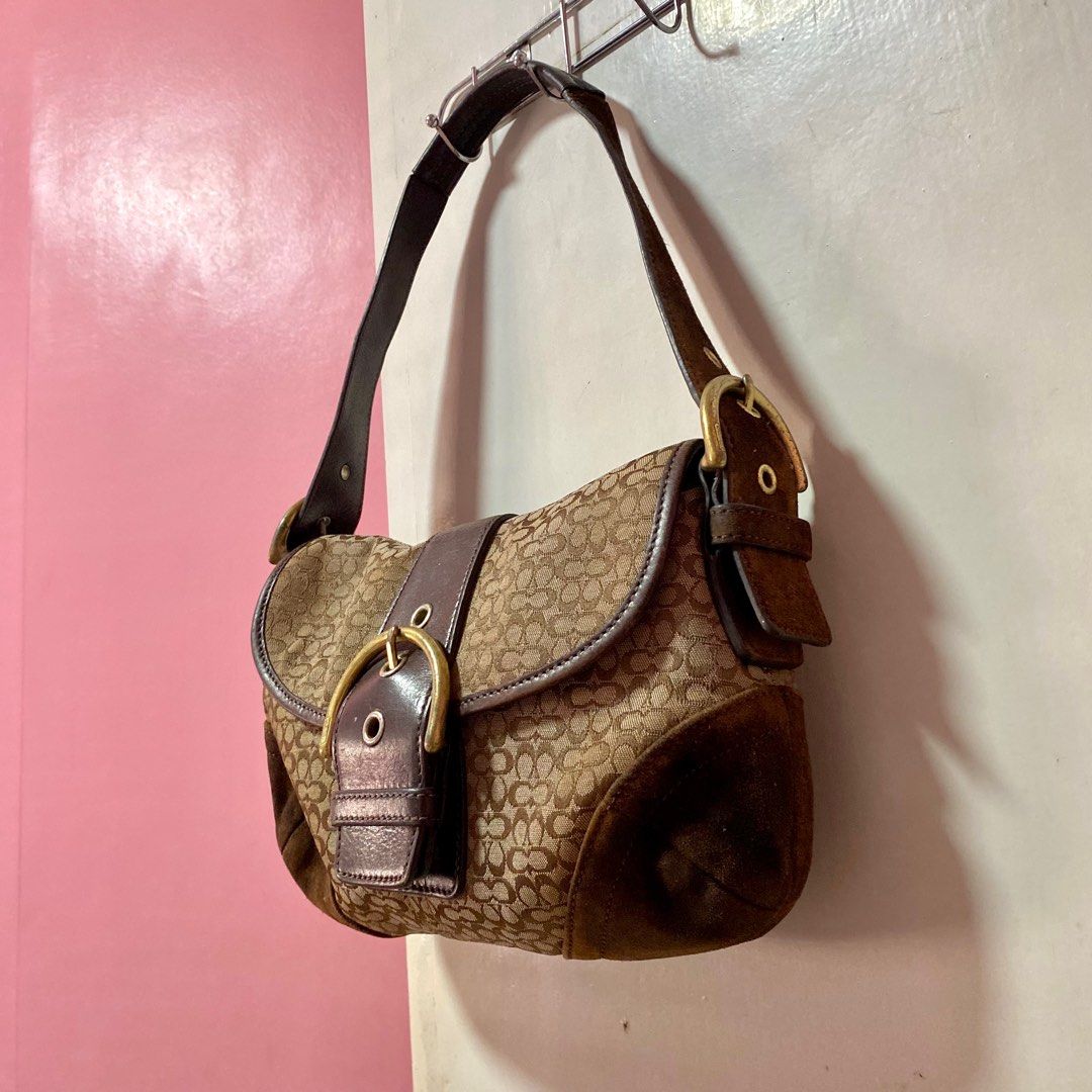 Coach Mini Soho (Category: Luxury Bags & Wallets) located in Batangas. Submitted by avery.declutter (Listing ID 1287401602, Image 3). Description: Coach Mini Soho Bag 🤎 • Super unique nito • Small size • RANK B.