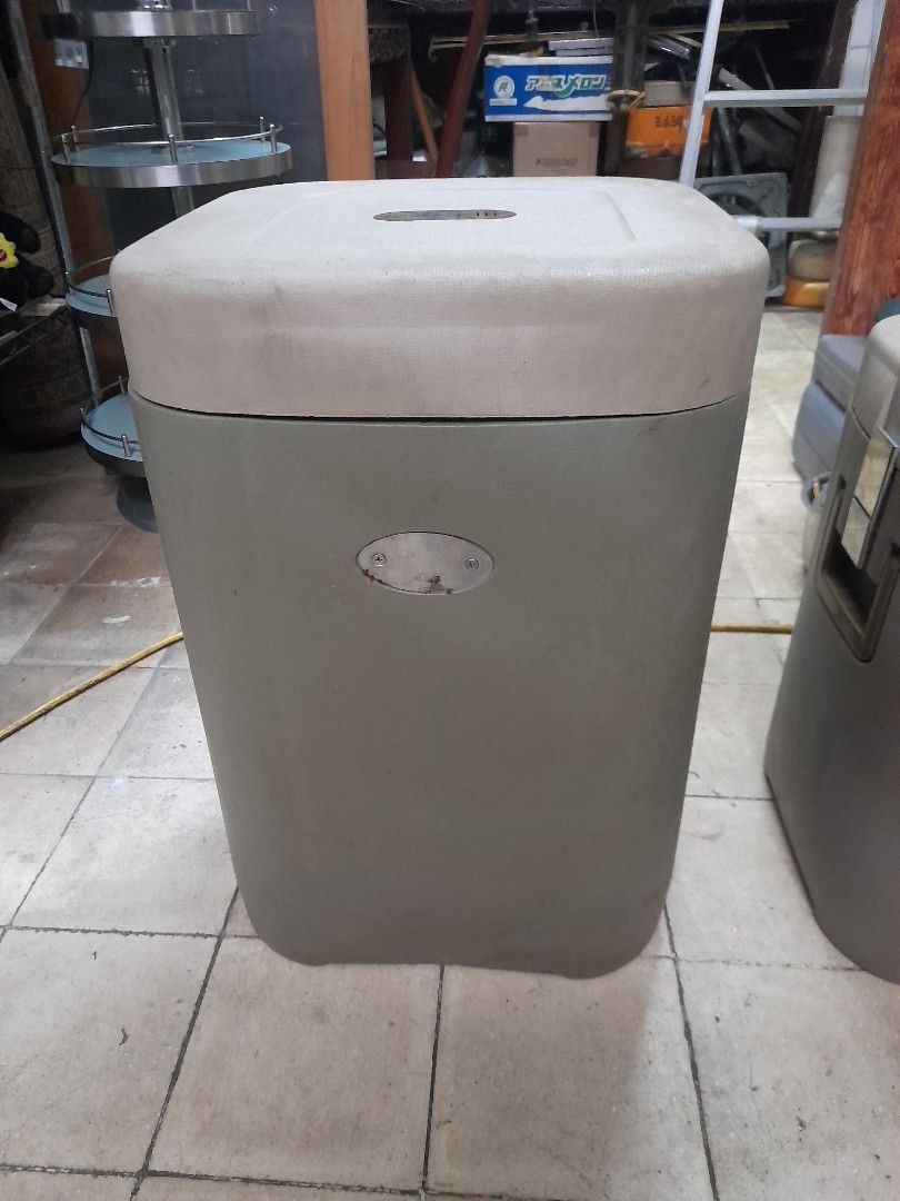 Cooler box (Category: Food Organization & Storage) located in Malabon City. Submitted by newbear.425b6e (Listing ID 1287358019, Image 1). Description: cooler box medium and large. 5k for large, 4500 medium. japan.