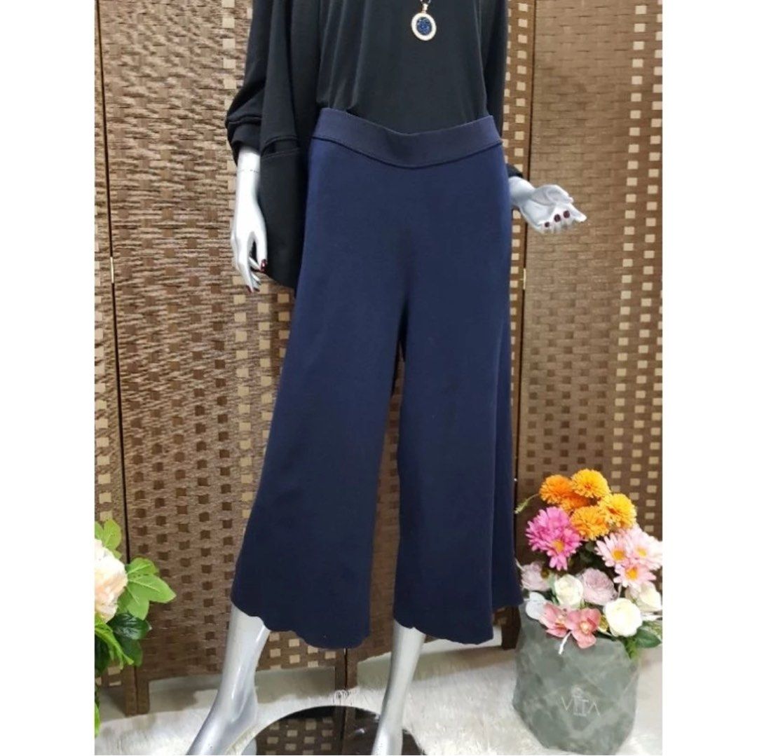 COS knitted wide leg cropped pants (Category: Other Bottoms) located in Manila. Submitted by una.ph (Listing ID 1287549008, Image 2). Description: Brand : Cos Size : XLarge Waist : 34-38 inches Length : 32.5” Hips: 44” Material : Cotton Item is stretchy. Bought it online here but is big on me. #plussizefashion #plussize.