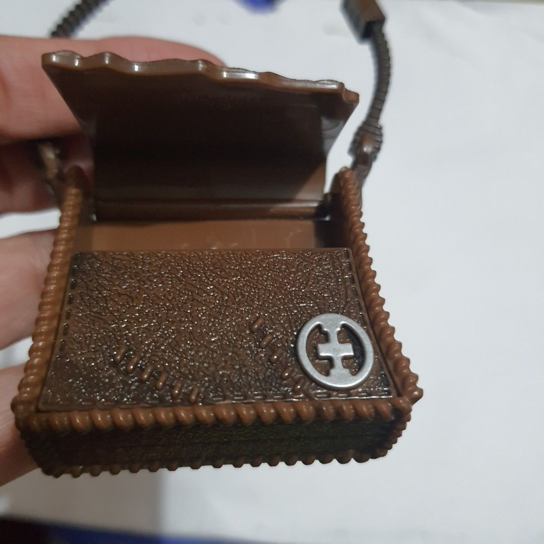 Ever after high bag (Category: Shoulder Bags) located in Davao. Submitted by juvybrreyn16232 (Listing ID 1287468629, Image 3). Description: Ever after high doll hunter huntsman bag 150.oo.
