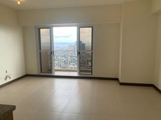 Fairlane Residences, 3BR with Balcony and Parking FOR LEASE in Pasig