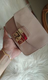 (Kategori: ) berada di . Dikirim oleh GodelavaPrelove99 (ID iklan 1287432560, Gambar 1). Deskripsi: .