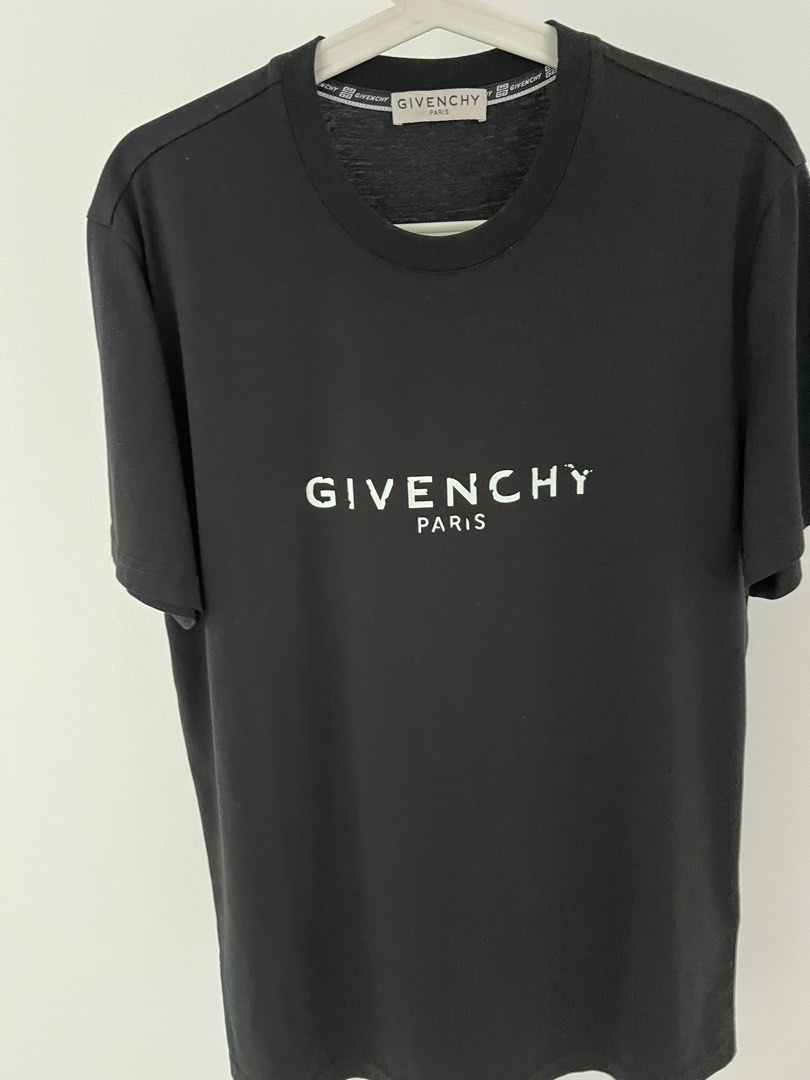 Givenchy Mens t shirt Size M Men s Fashion Tops Sets