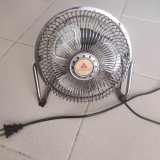 Hanabishi small Electric fan as is...180!