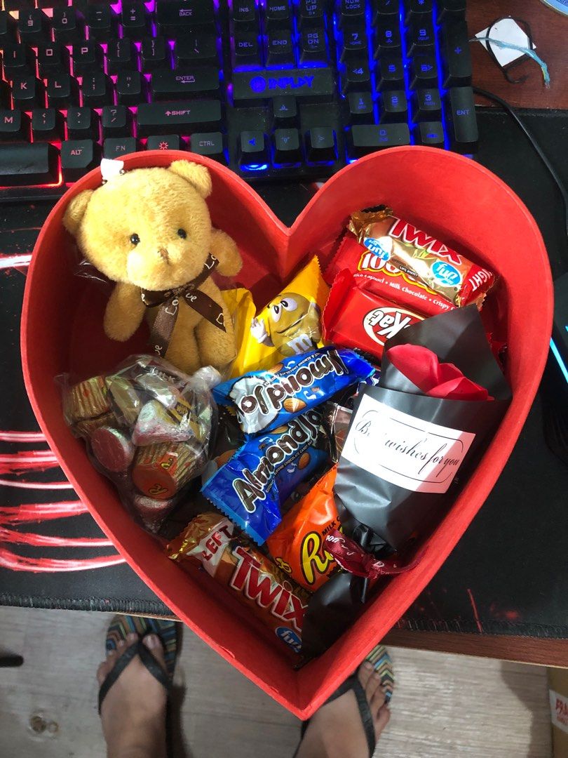 Heart box gift box (Category: Gift Baskets & Hampers) located in Taguig. Submitted by declutterbydebbie (Listing ID 1287566055, Image 2). Description: 24pcs chocolates 1 mini flower 1 teddy bear mini Valentines card Ribbon.