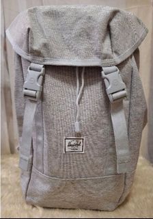 ORIGINAL HERSCHEL LIGHT GREY CROSSHATCH WITH TAGS AND SEAL BACKPACK