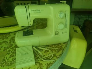 Janome Crown Lady 5004 Sewing Machine