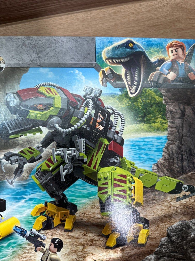 T rex vs clearance dino mech