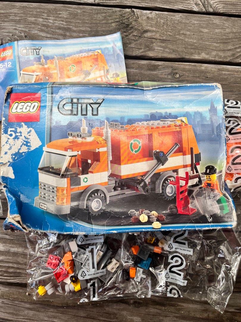 Lego orange garbage 2025 truck