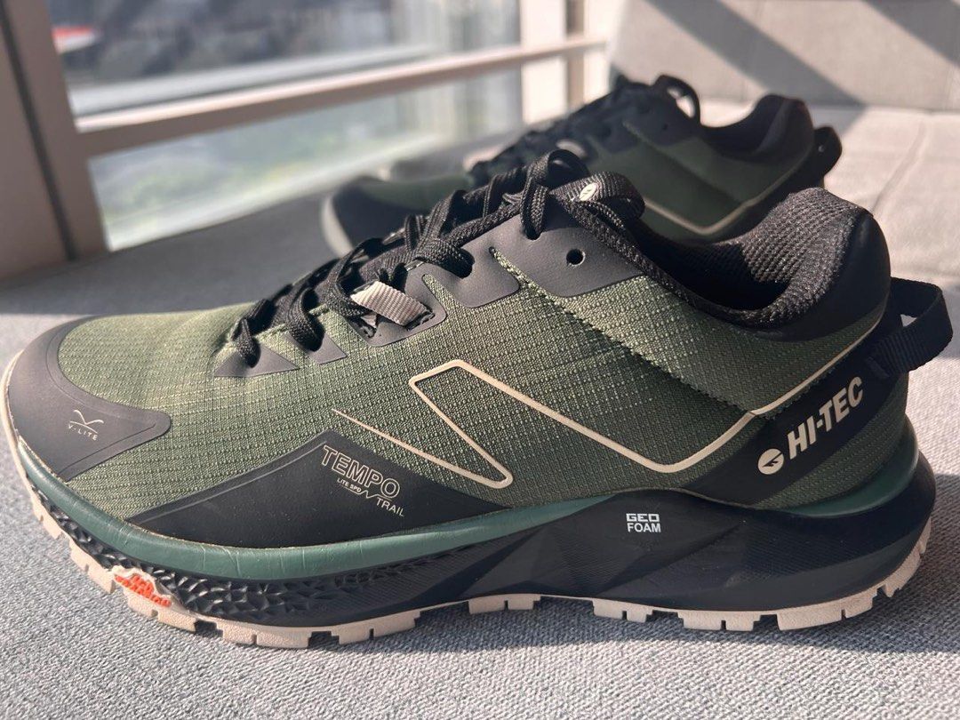 Walking sneaker on sale hi tec boots
