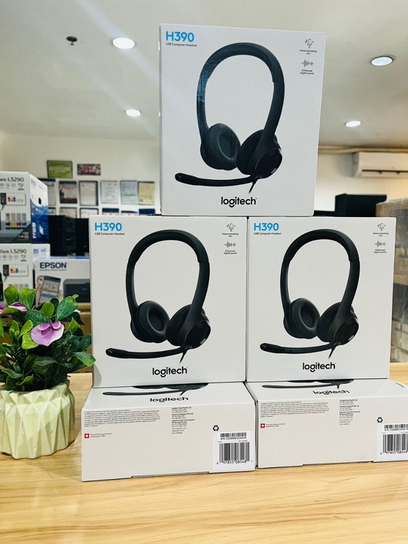 LOGITECH H390 USB HEADSET BRANDNEW (Category: Headphones & Headsets) located in Manila. Submitted by crisantow (Listing ID 1287441434, Image 1). Description: LOGITECH H390 USB HEADSET BRANDNEW DIMENSIONS: •Height: 7.87 in (200 mm) •Width: 9.65 in (245 mm) •Depth: 2.83 in (72 mm) •Weight: 6.9 oz (197 g) •USB Computer Headset •User documentation SYSTEM REQUIREMENTS: •Works with common calling applications across almost all platforms and operating s