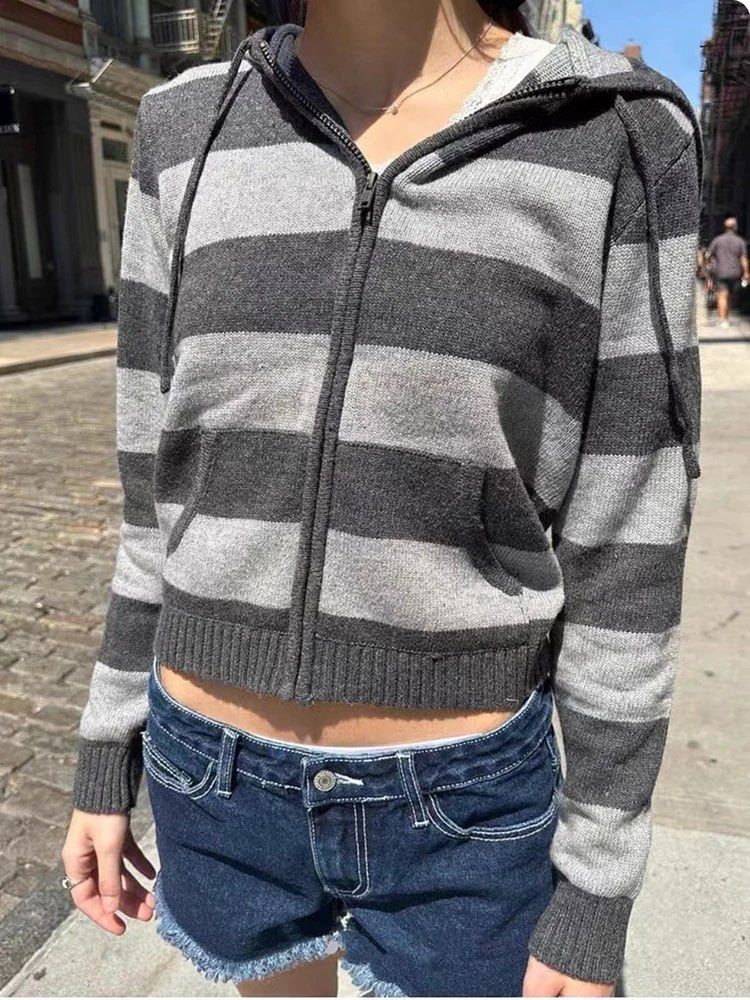 Women's Brandy Melville Sweater, size 34 (Grey)