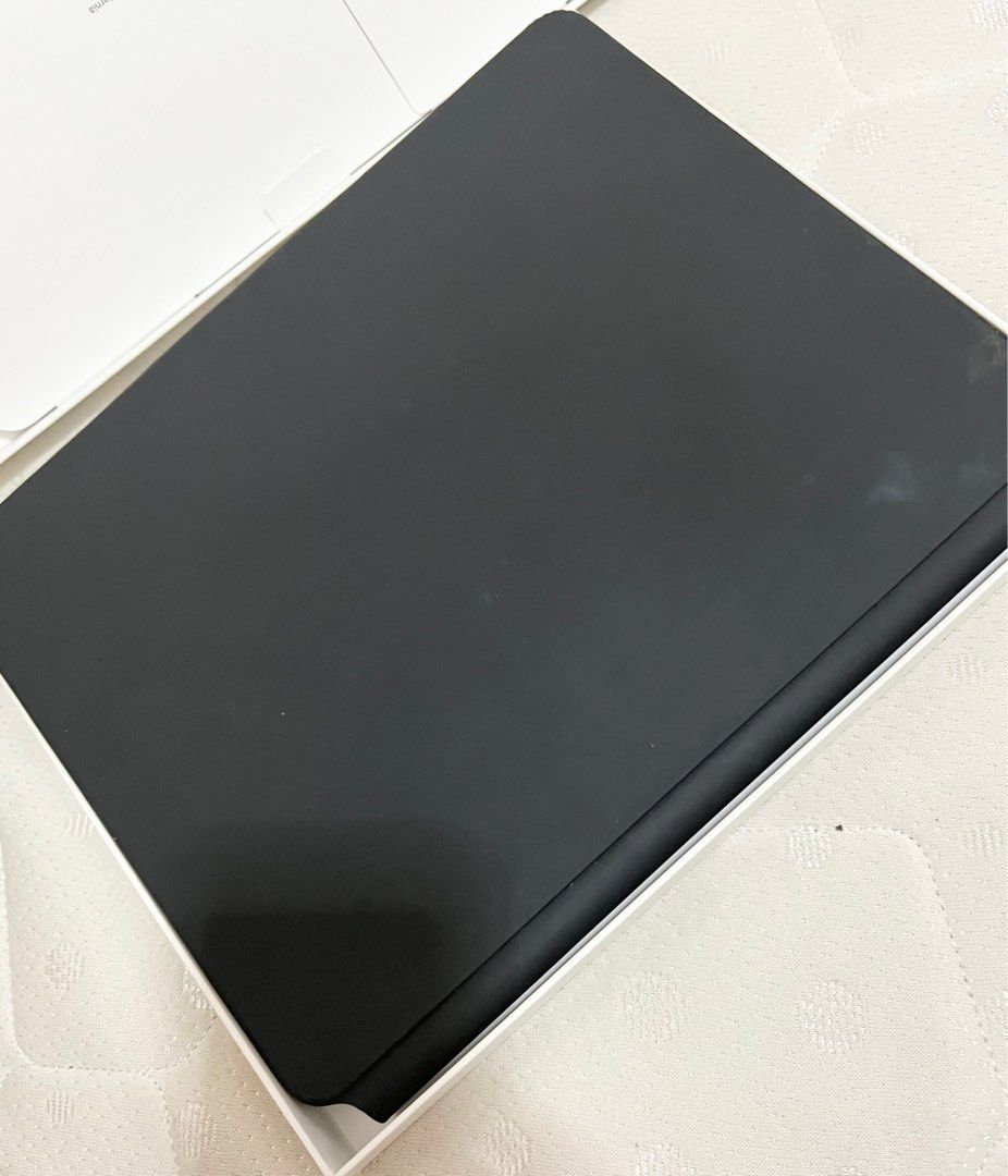 Magic Keyboard for iPad 12.9 (Category: Computer Keyboard) located in Makati City. Submitted by marowebg (Listing ID 1287590950, Image 3). Description: Complete with box.