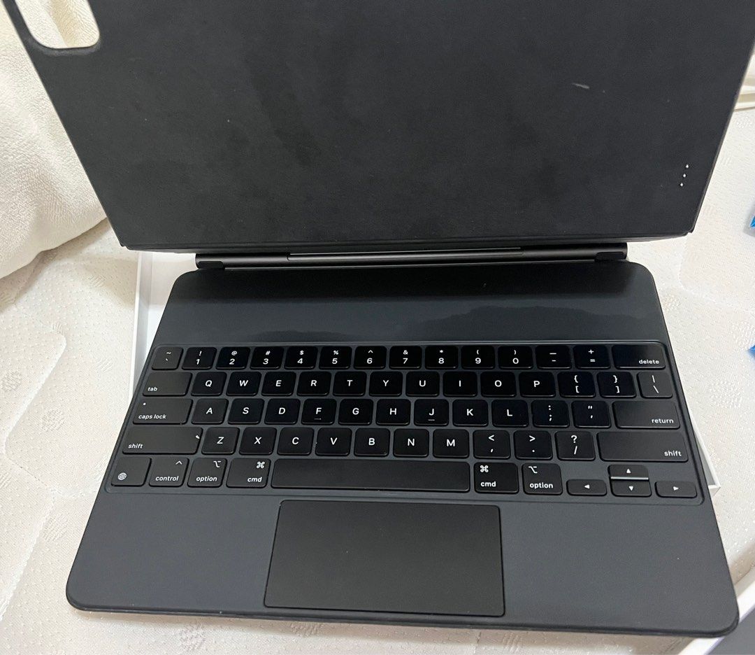 Magic Keyboard for iPad 12.9 (Category: Computer Keyboard) located in Makati City. Submitted by marowebg (Listing ID 1287590950, Image 2). Description: Complete with box.