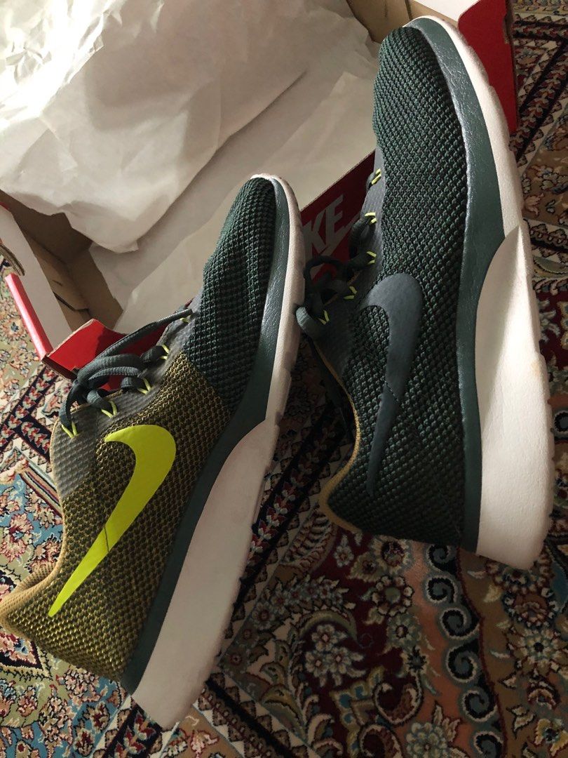 Nike tanjun racer green hotsell