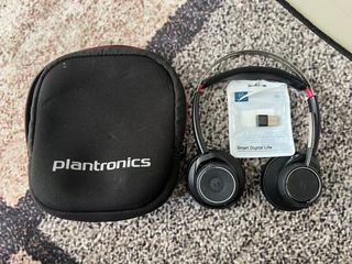 Plantronics voyager focus best sale vs jabra evolve 75