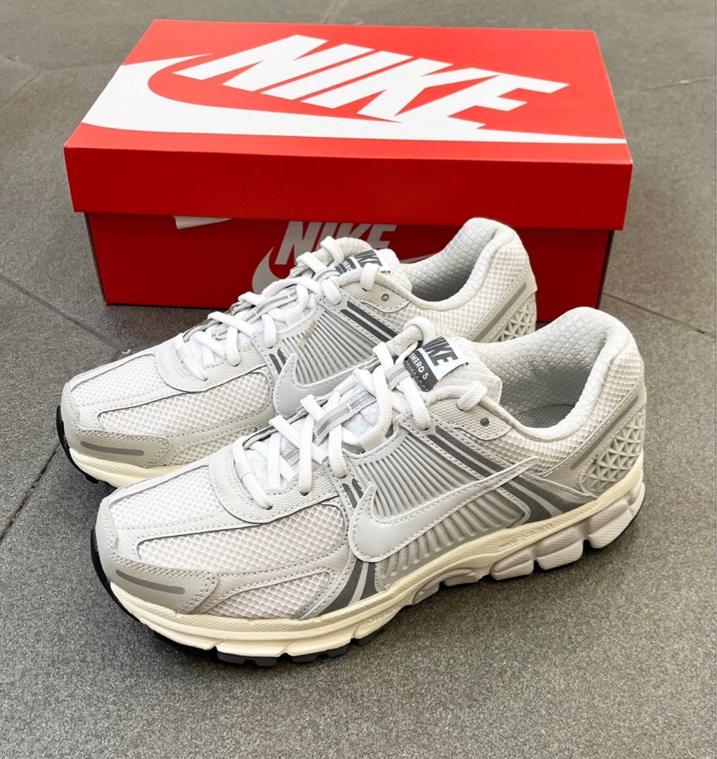 Pre order Nike Air Zoom Vomero 5 Photon Dust and Metallic Silver HF0731 007 Women Sizing model