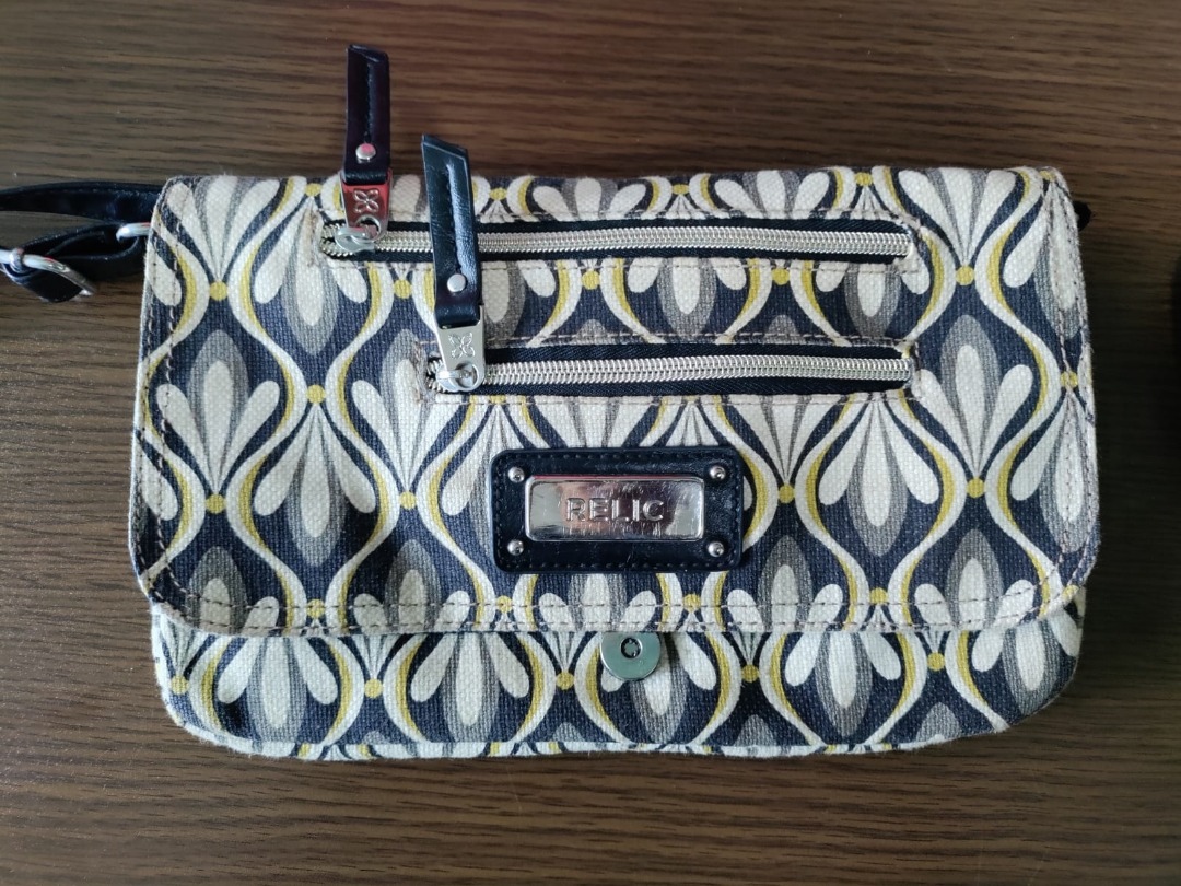 RELIC FOSSIL SLING BAG LIGHTLY USED Women s Fashion Bags Wallets Tote Bags on Carousell