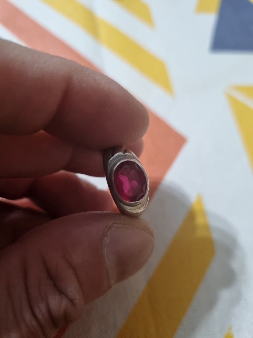 Siamese Ruby (Category: Rings) located in Singapore. Submitted by TortugaBay_78 (Listing ID 1287462846, Image 1). Description: .