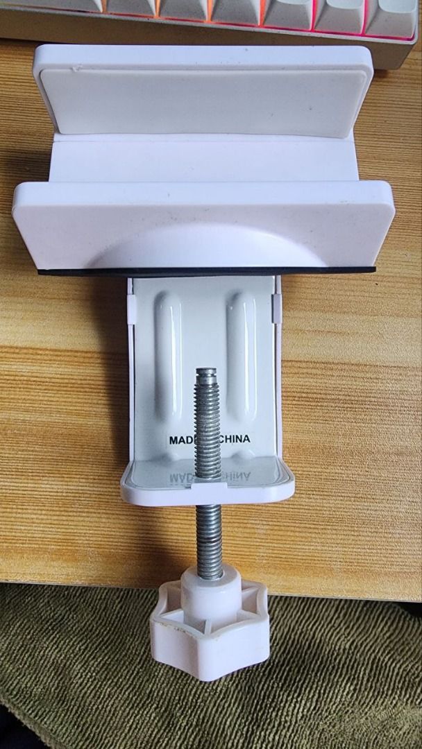 Socket Table Clamp (Category: Electrical, Adaptors & Sockets) located in Singapore. Submitted by chubbyivan (Listing ID 1287445834, Image 1). Description: Missing clamp plate otherwise working fine Self collection at my convenience, thanks..