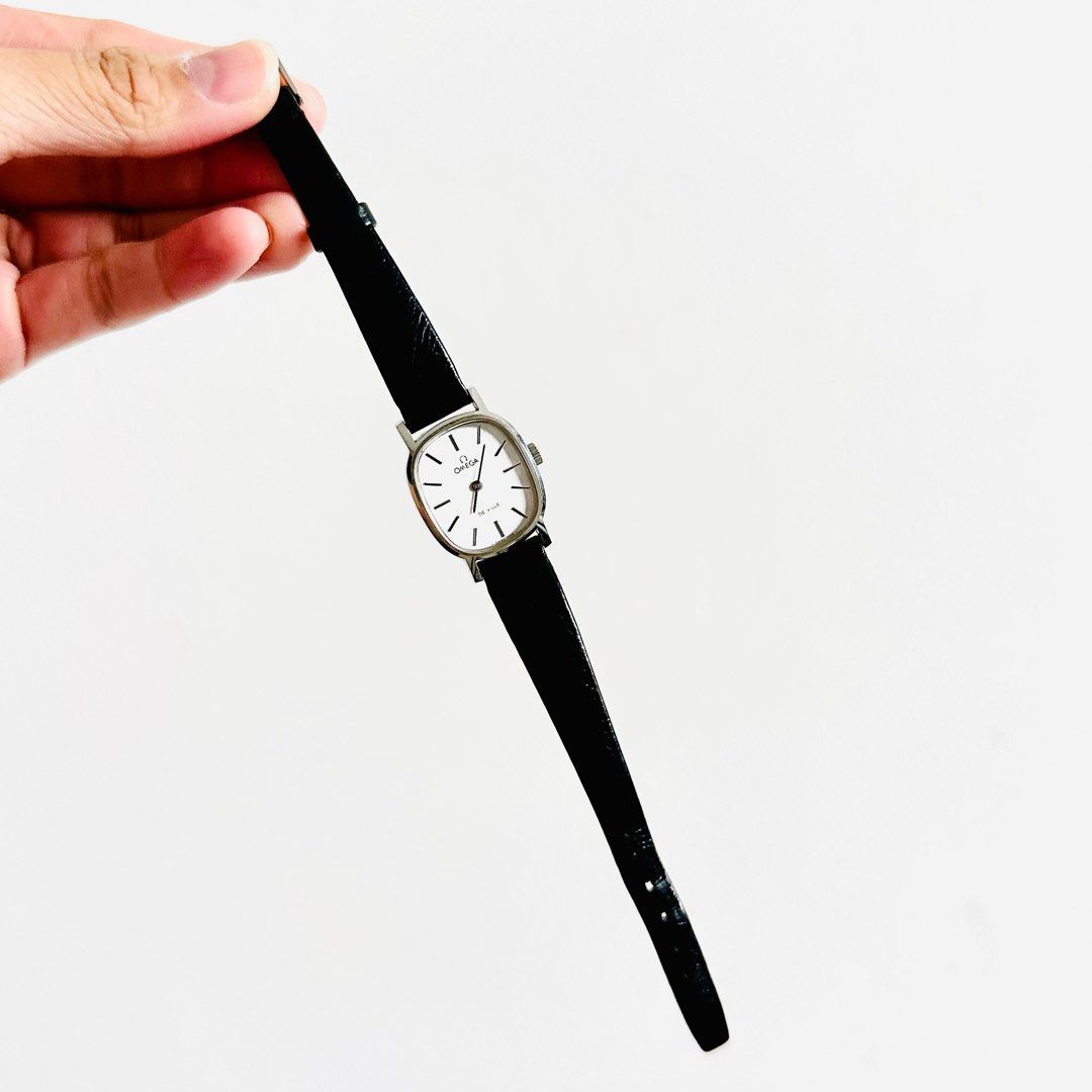 White dial black strap online