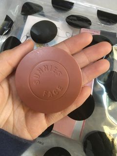 Sunnies face airblush (fig)