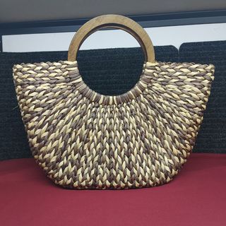 THE LIMITED Large Basket Weave Beach Style Purse / Tote Bag With Wooden Handles