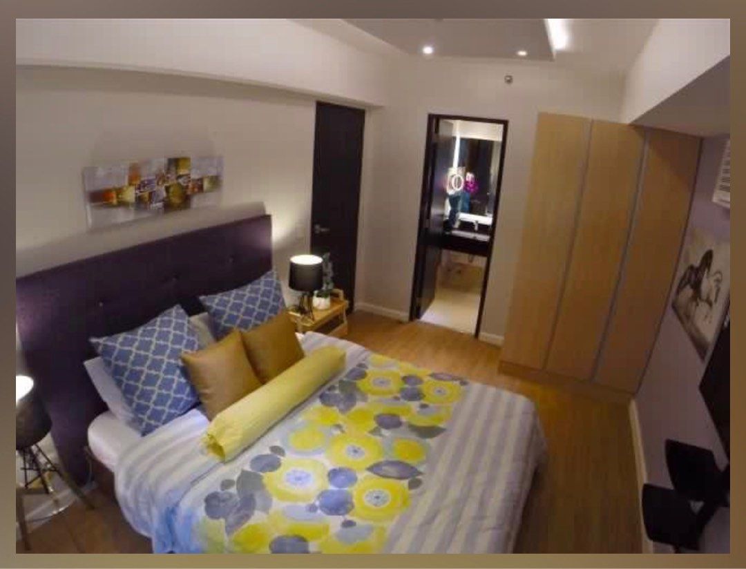 Urgent sale ! Two Serendra 2 BR (Category: Apartments & Condos) located in Pasig City. Submitted by Daebudo (Listing ID 1287400781, Image 2). Description: Two Serendra(The Meranti Tower) - Clean Title - 2BR with Balcony(facing to swimming pool, Amenities ) - 60sqm, 19th Floor. - Newly renovated & Interior by a famous designer(1BR converted to 2BR) - 3 Air-con units - No parking. - Open for all. .