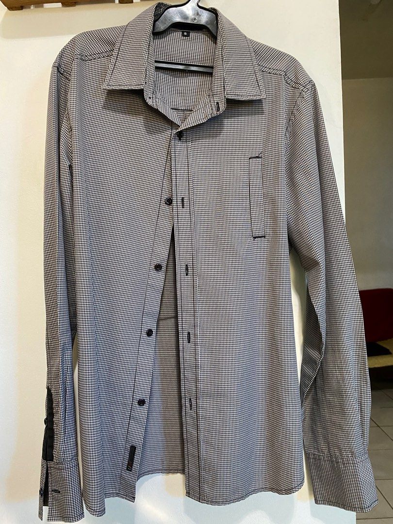 U2 Gray Long Sleeve (Non-Iron) (Category: Formal Shirts) located in Pasig City. Submitted by declutter_a_ciro (Listing ID 1287430819, Image 3). Description: No need plantsahin (cloth is made of good material) RFS: Not using anymore (work from home na).