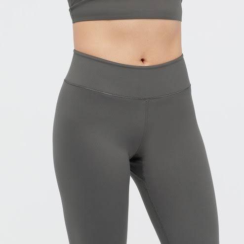 UNIQLO airism active leggings, Women's Fashion, Activewear on Carousell