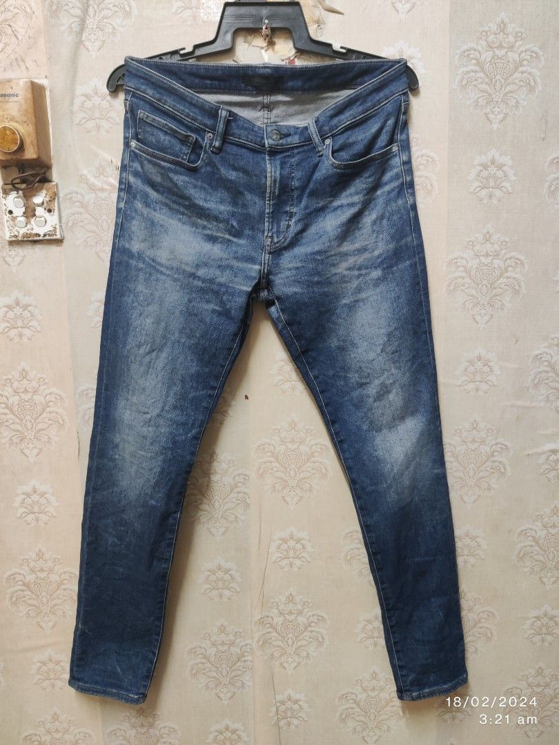Uniqlo slim tapered ultra stretch colour jeans, Men's Fashion, Bottoms,  Jeans on Carousell