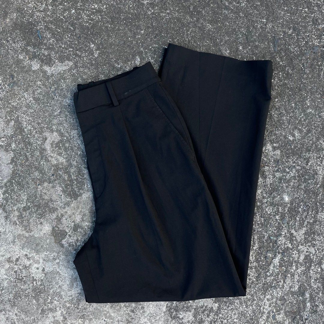 Uniqlo Pleated Wide Pants, Women's Fashion, Bottoms, Other Bottoms on  Carousell