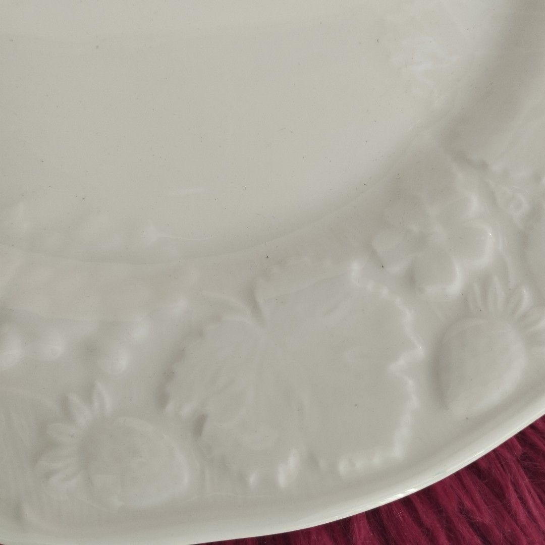 Wedgewood Serving Plate (Category: Other Kitchenware & Tableware) located in Caloocan City. Submitted by chonadura91470 (Listing ID 1287441593, Image 3). Description: Wedgewood Serving Plate Strawberry and Vine, 11 inches diameter ,brandnew with box.