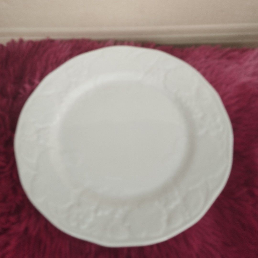 Wedgewood Serving Plate (Category: Other Kitchenware & Tableware) located in Caloocan City. Submitted by chonadura91470 (Listing ID 1287441593, Image 1). Description: Wedgewood Serving Plate Strawberry and Vine, 11 inches diameter ,brandnew with box.