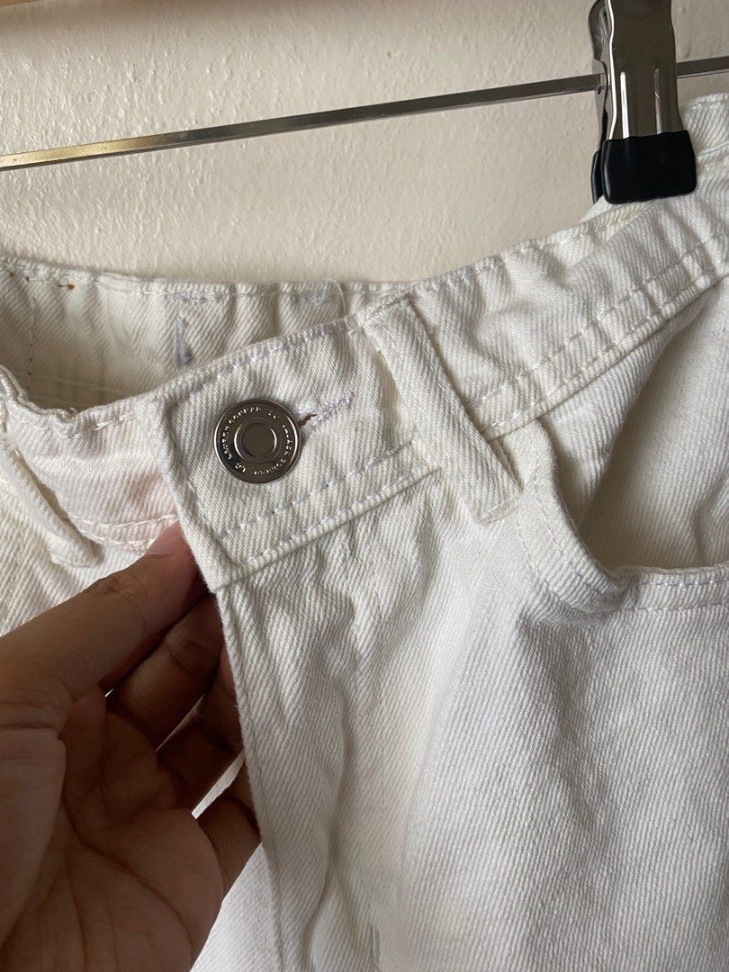 White jeans fringe bottom Women s Fashion Bottoms Jeans Leggings on Carousell