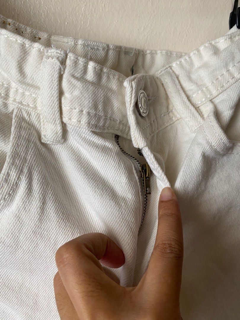 White jeans fringe bottom Women s Fashion Bottoms Jeans Leggings on Carousell