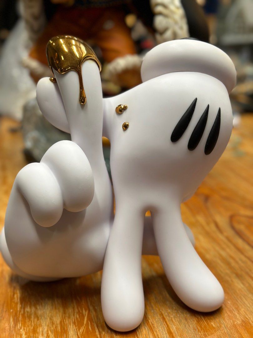 og slick gold finger