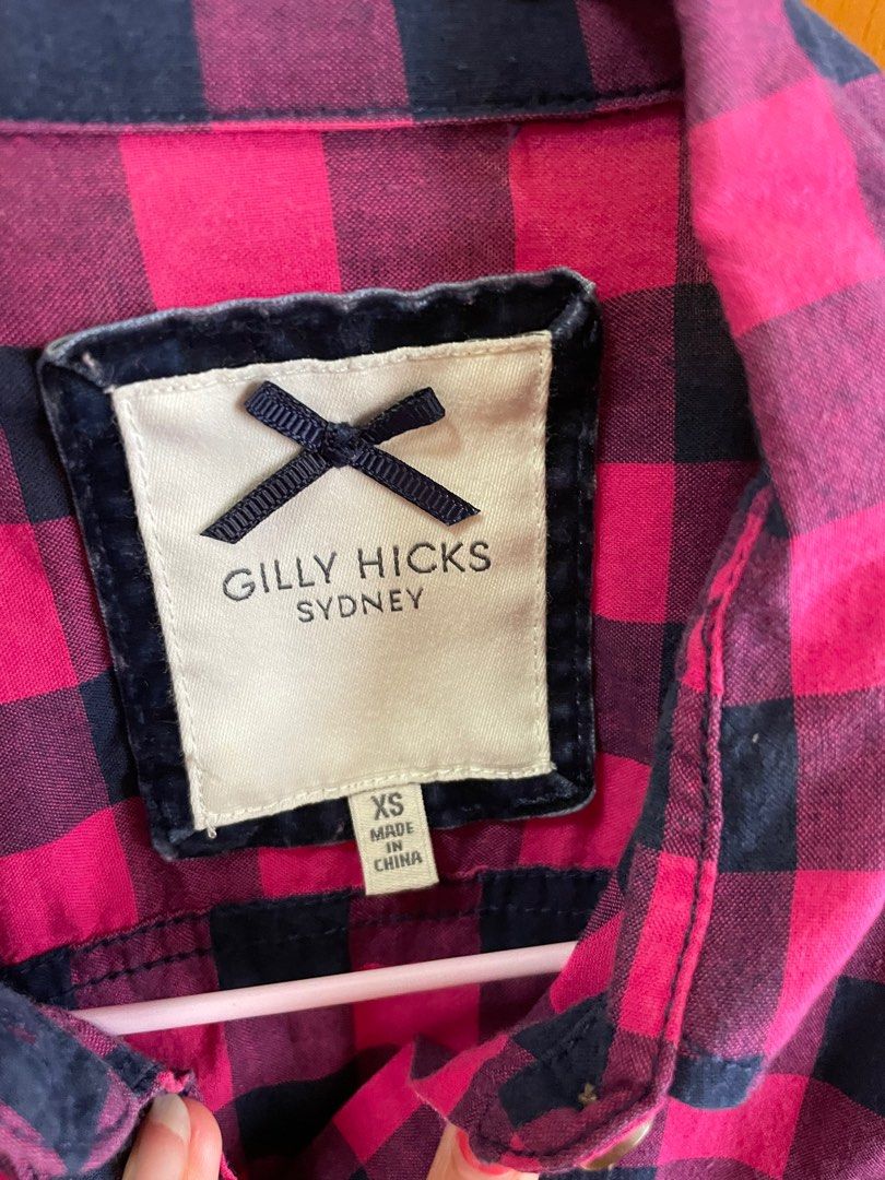 Gilly Hicks, Tops