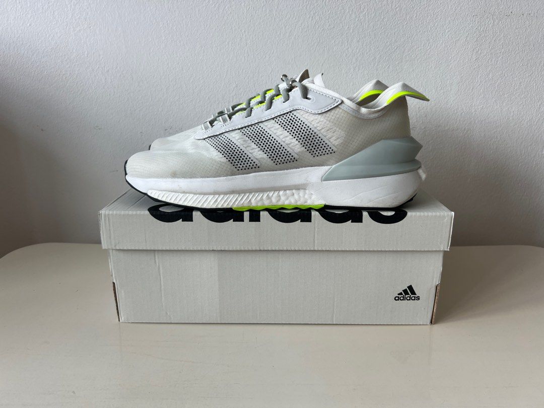 Adidas AVRYN (like new) US 9 UK 8.5, Men's Fashion, Footwear ...