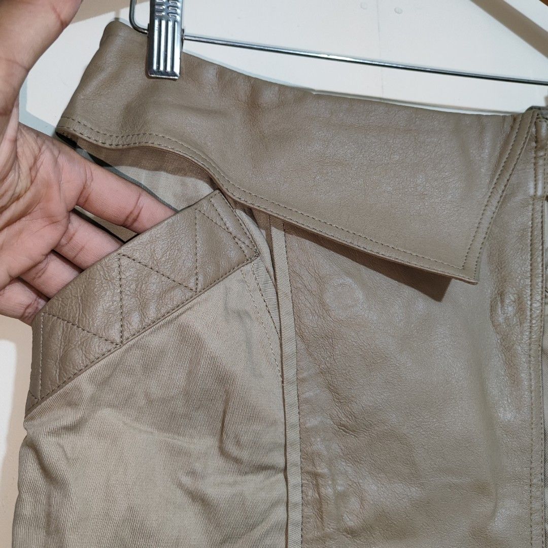 Alexander Wang Deconstructed Leather Skirt (Category: Skirts) located in Puerto Princesa. Submitted by mshookup (Listing ID 1287716046, Image 3). Description: Size: 4 Excellent USED Condition Measurements: 14" waist 18" length Manage your expectations. Thrifted‼️ Basically needs wash.