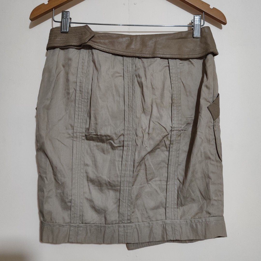Alexander Wang Deconstructed Leather Skirt (Category: Skirts) located in Puerto Princesa. Submitted by mshookup (Listing ID 1287716046, Image 2). Description: Size: 4 Excellent USED Condition Measurements: 14" waist 18" length Manage your expectations. Thrifted‼️ Basically needs wash.