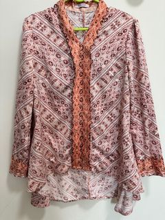 (Category: ) located in . Submitted by yourfavouritewardrobe (Listing ID 1287771610, Image 1). Description: .