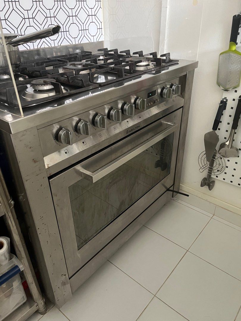 Ariston 6 burner gas cooker 2025