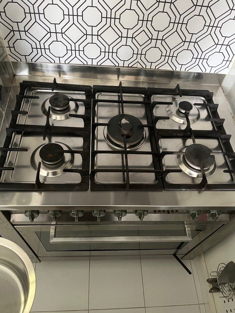 Ariston 6 burner gas cooker 2025
