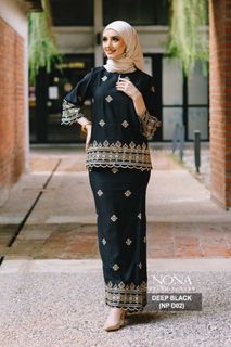 (Category: ) located in . Submitted by yourfavouritewardrobe (Listing ID 1287773165, Image 1). Description: .