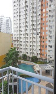 Avida San Lorenzo Makati 1br with balcony facing pool