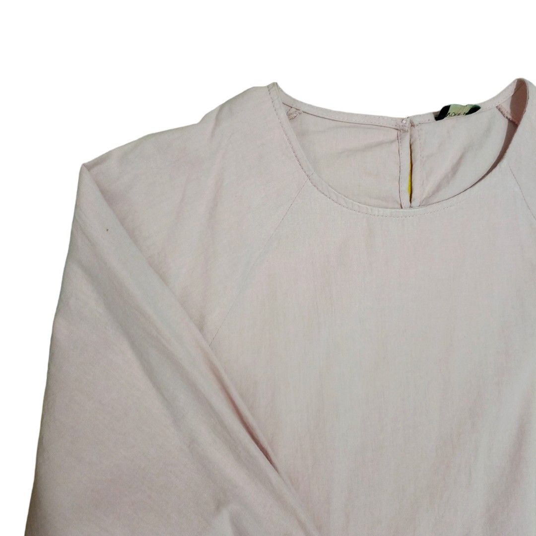 Blouse (Category: Maternity wear) located in Kuala Lumpur. Submitted by eyrahfaez (Listing ID 1287802402, Image 3). Description: Susuai utk normal wear or maternity wear. I use this during my trimester and its covered everything perfectly. Kain cotton ringan dan selesa..